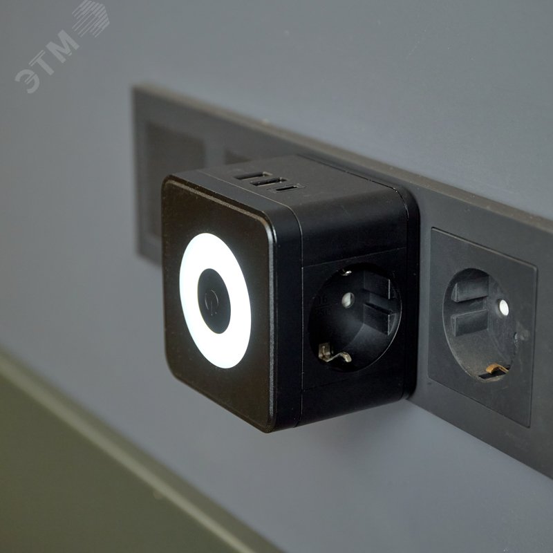 Разветвитель двойник электрический Куб 16А с/з + 2хUSB-A 2,4А + USB-C 3А с ночной подсветкой, черный — фото 4