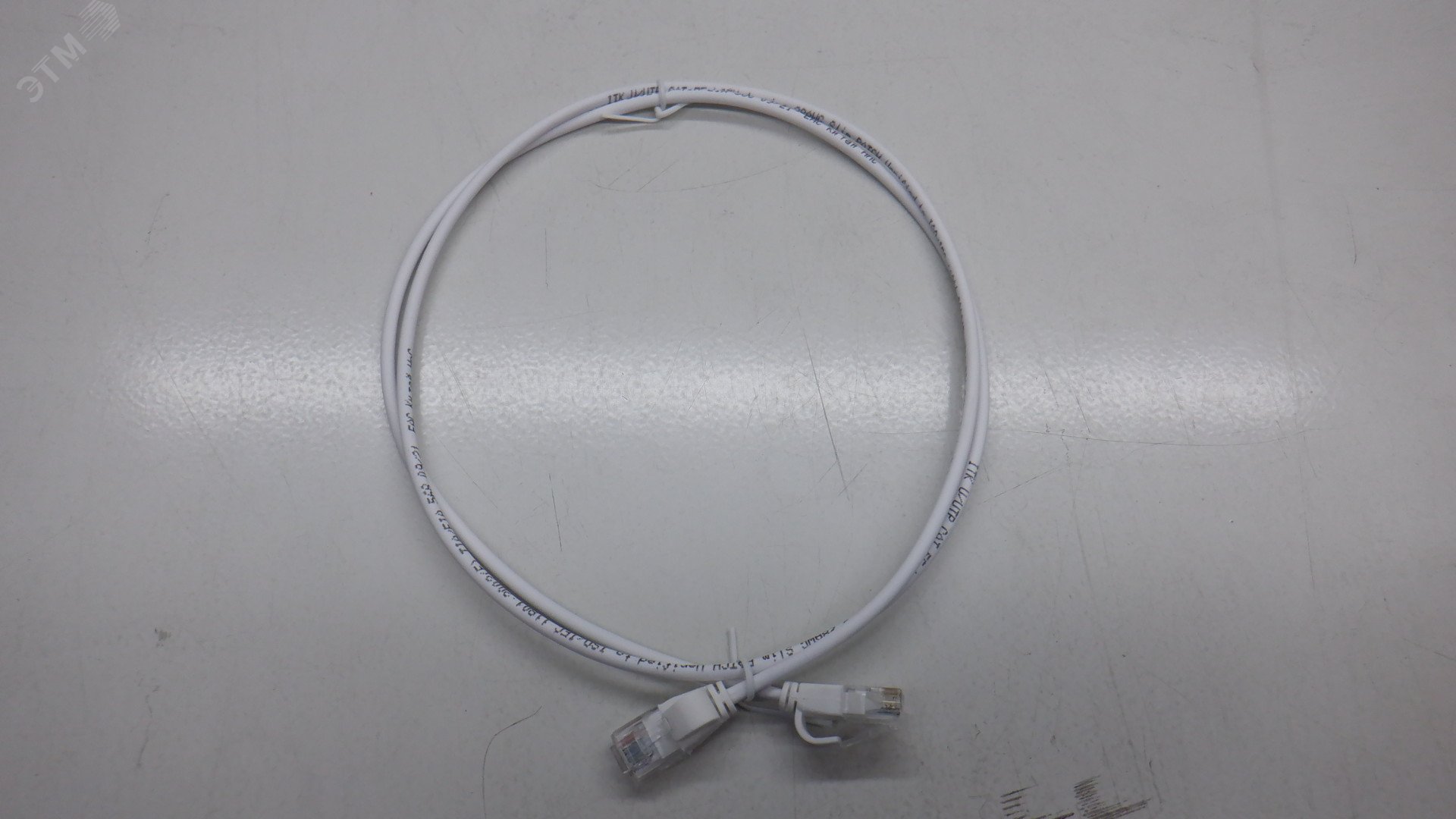 Патч-корд категории 5E UTP LSZH 1м slim колпачок с язычком белый