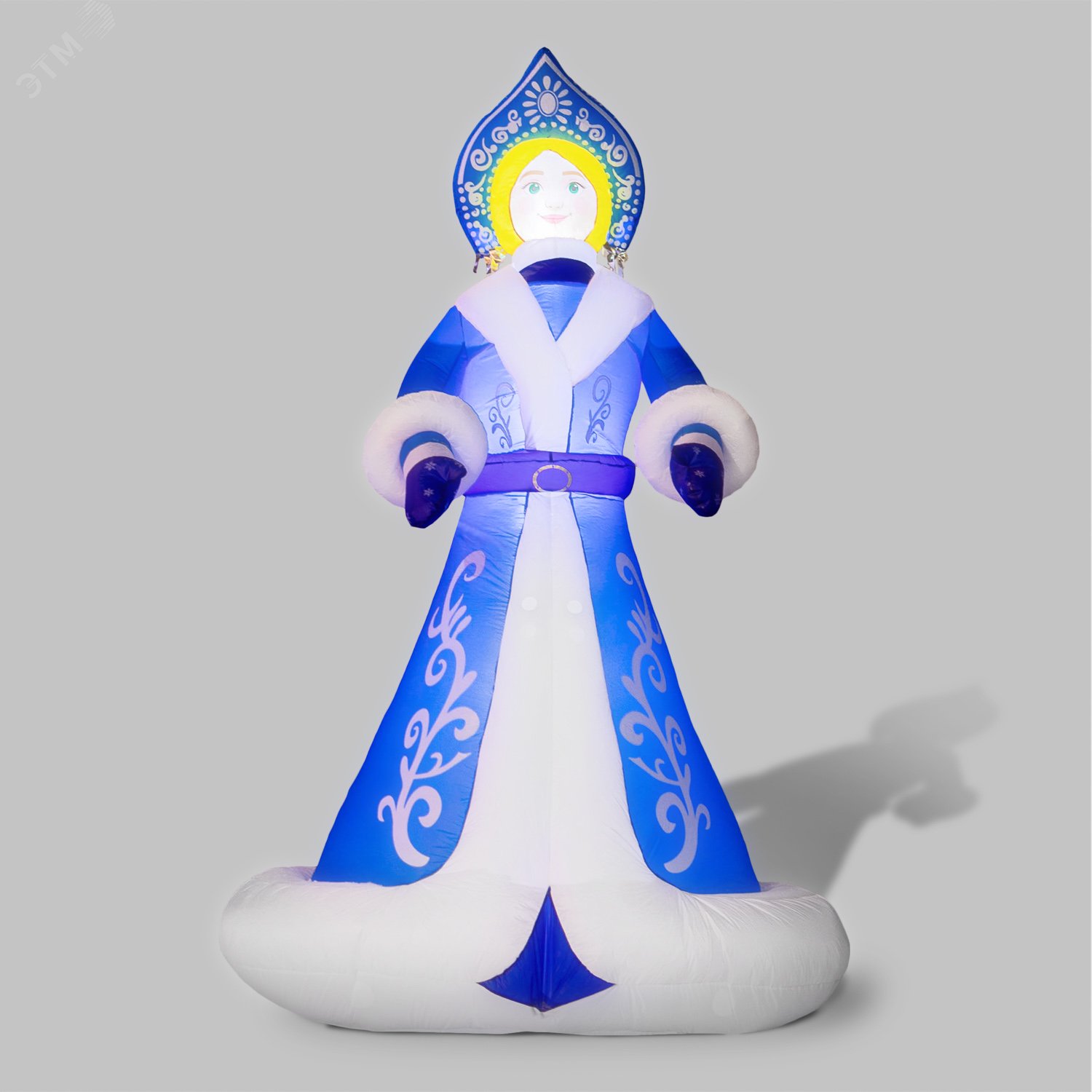 Изображение товара Фигура 3D Снегурочка надувная, размер 300 см, внутренняя подсветка 9LED, компрессор с адаптером 12в, IP44 (шт)