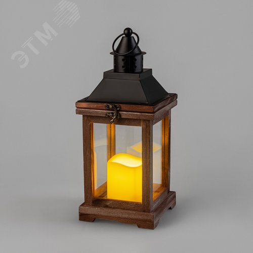 Изображение товара Декоративный фонарь со свечкой корпус из дерева размер 14х14х35cм цвет теплый белый (шт)