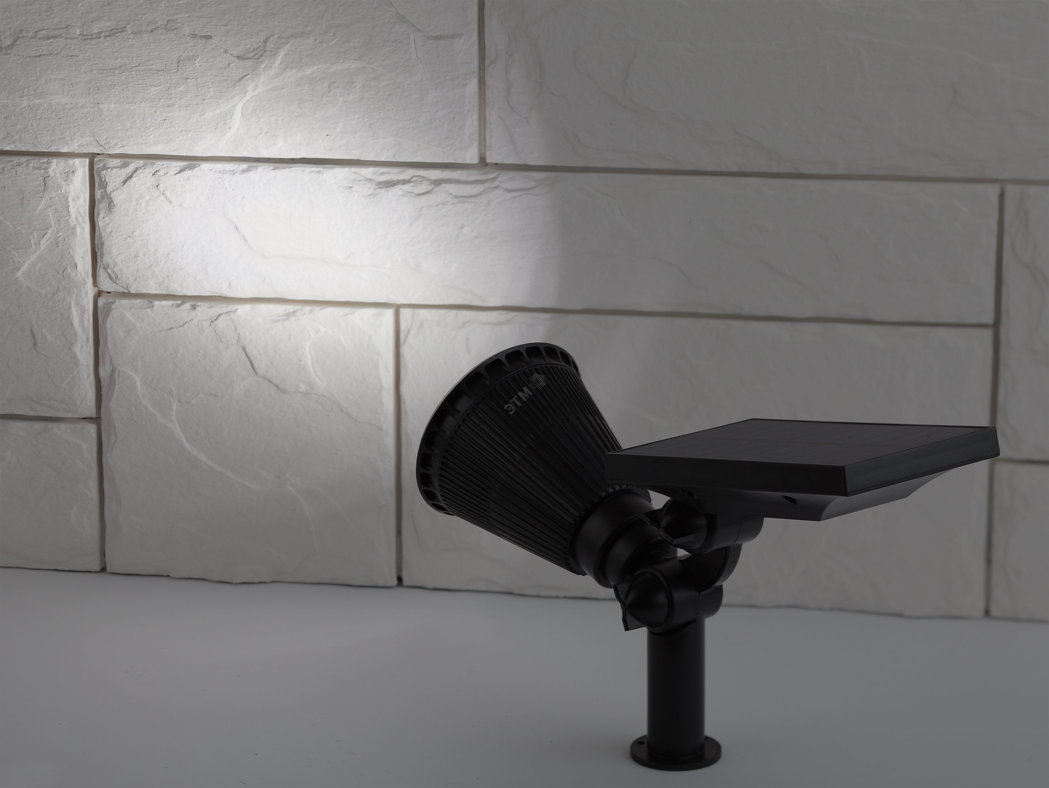 Изображение товара Садовый светильник 4 LED на солнечной батарее ERASP024-10 от ЭРА