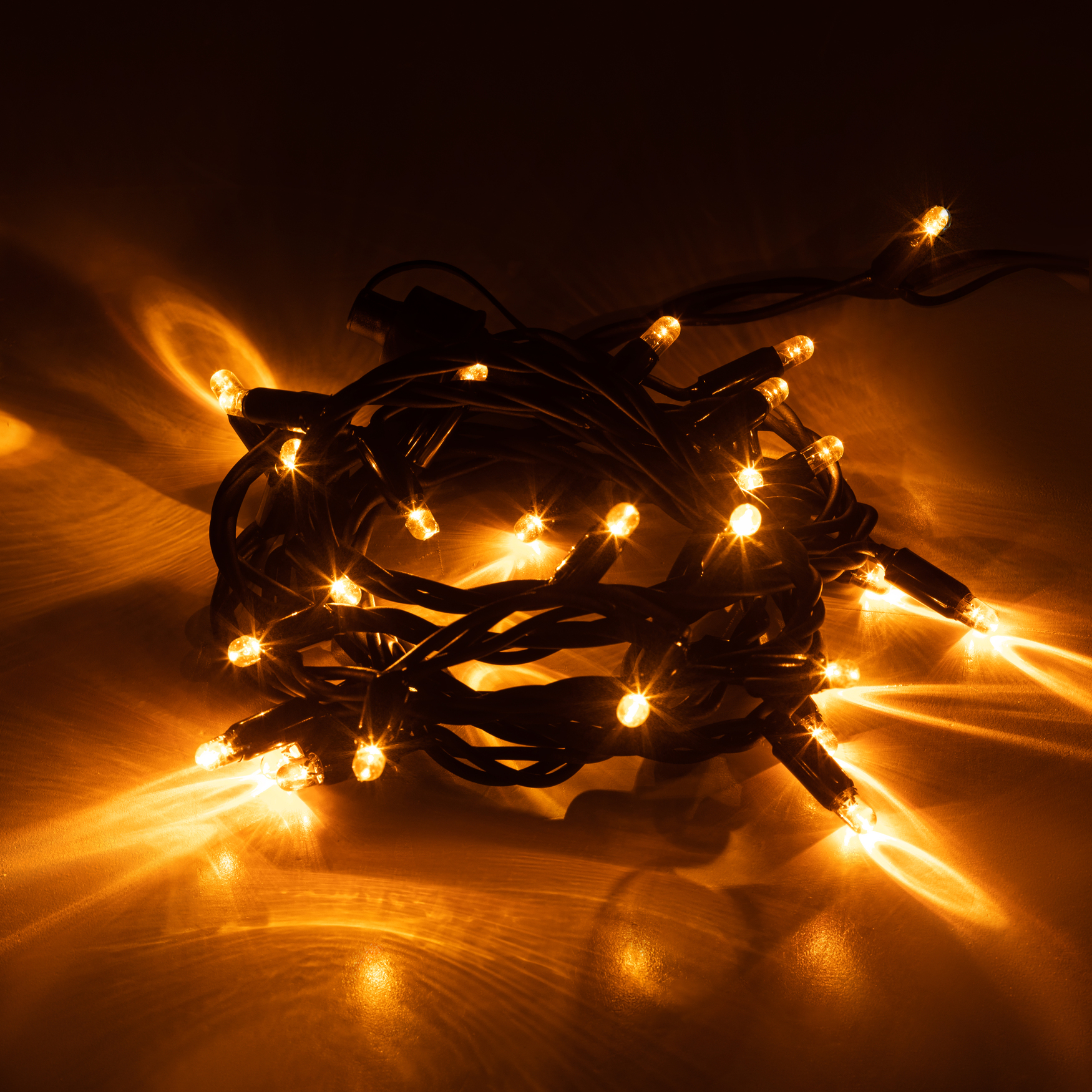 Гирлянда 30 LED Нить 3 м, желтый свет, черный каучук, 220 В, IP65 ERAPS-NZ1