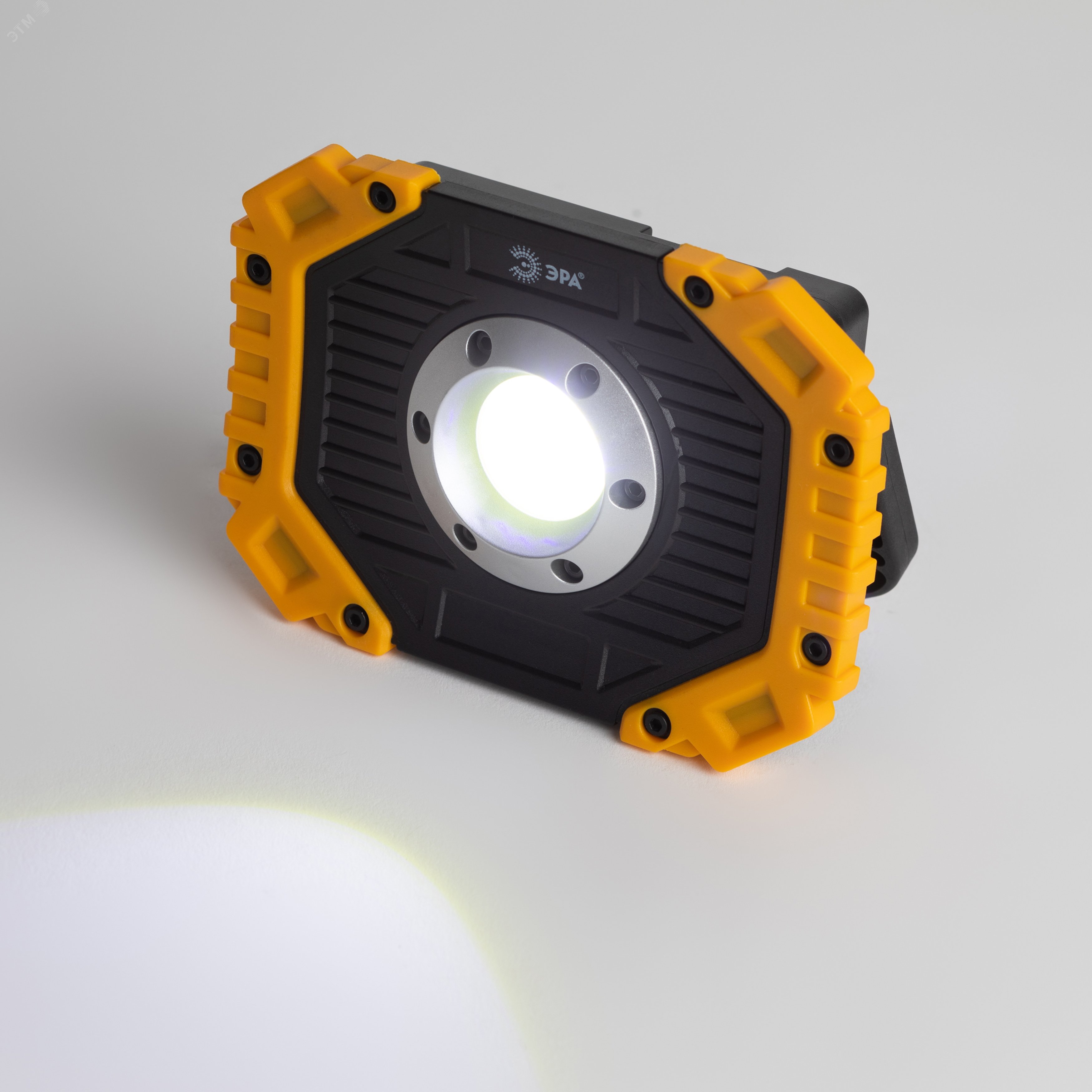 Светодиодный фонарь Рабочие Практик PA-802 прожектор аккумуляторный 15Вт, COB, 6 режимов Элементы питания в комплекте Б0054038 ЭРА - превью 10