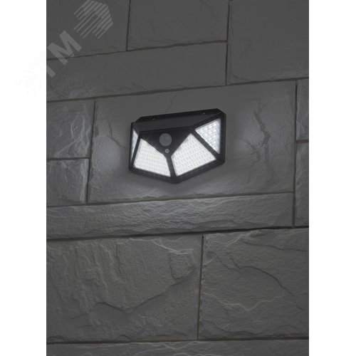 Светильник фасадный с датчик движения и 4-мя плоск. освещ., на солн. бат.100 LED, 300 lm ERAFS100-04 - фото 2