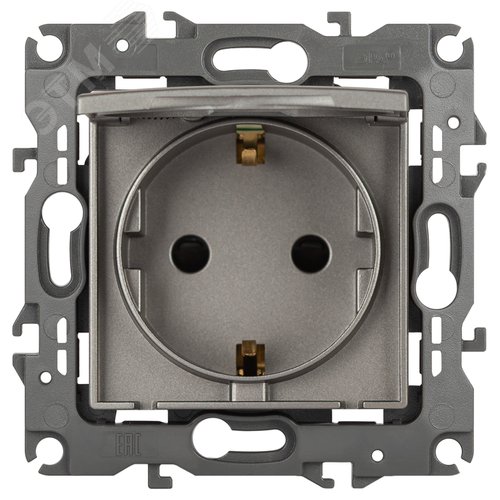 Изображение товара Розетка однофазная скрытого монтажа, в рамку с заземлением со шторками титан с крышкой 16А 250В IP20 автоматические (безвинтовые) зажимы 12-2103-16 Эра 12 (шт)