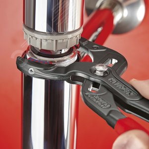 Клещи переставные трубные захватные 10-75мм для сифонов масляных фильтров пластмассовых труб L=250мм пластиковые насадки на губках Cr-V черные - фото 5