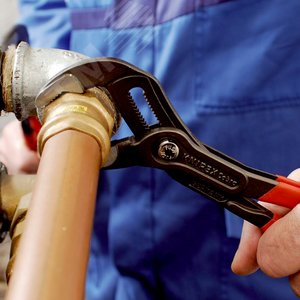 Клещи переставные COBRA сантехнические с фиксатором 50 мм (2) под ключ 46 мм L-250 мм Cr-V серые обливные рукоятки блистер - фото 5