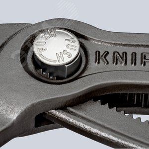 Клещи переставные COBRA сантехнические с фиксатором 42 мм (1 1/2) под ключ 36 мм L-180 мм Cr-V серые 2-компонентные рукоятки крепление для страховки KN-8702180T KNIPEX - 6
