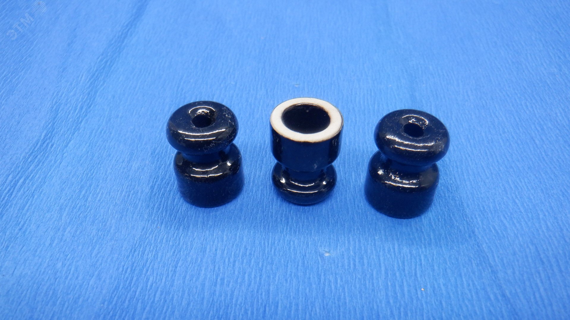 Изолятор для наружного монтажа R, керамика, цвет черный (50 шт/уп) R1-551-03-50 Bironi