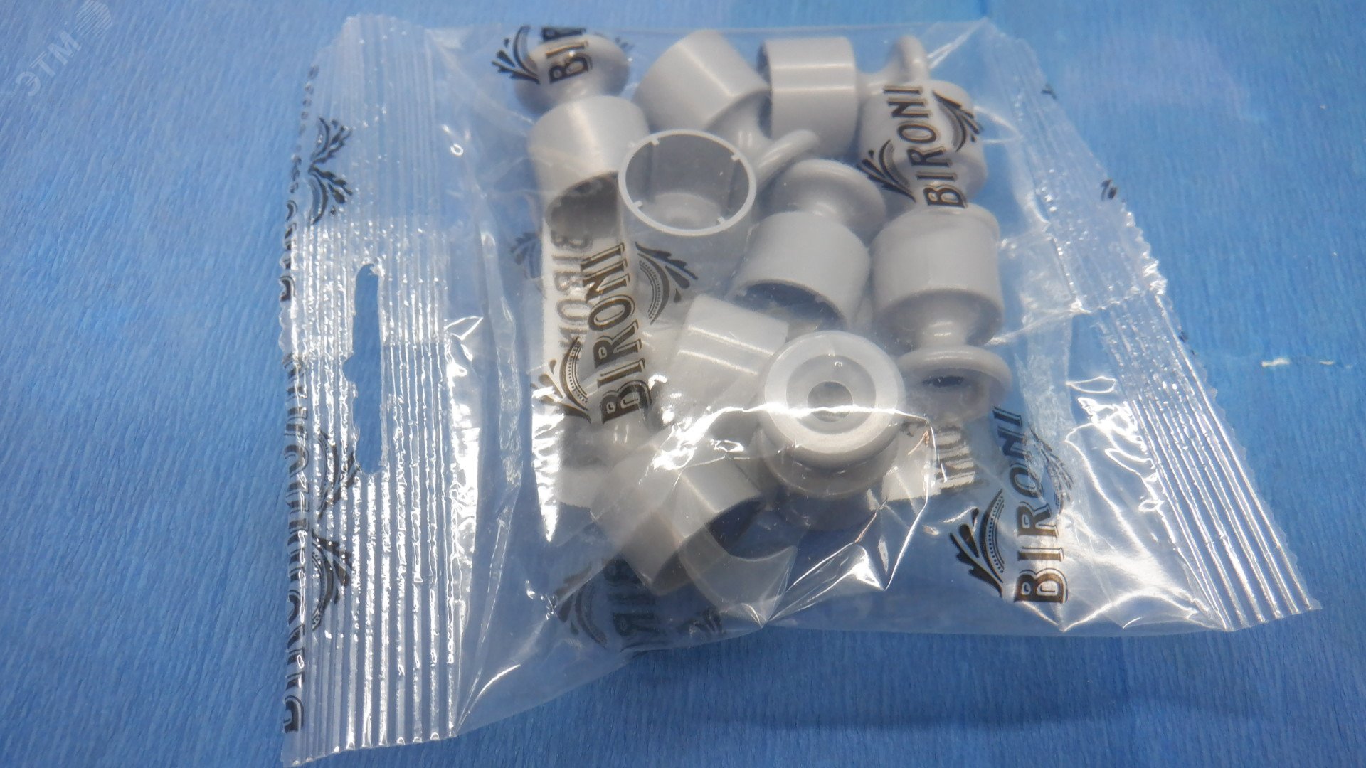 Изолятор для наружного монтажа RF, пластик титан (10 шт/уп) R1-551-26-10 Bironi