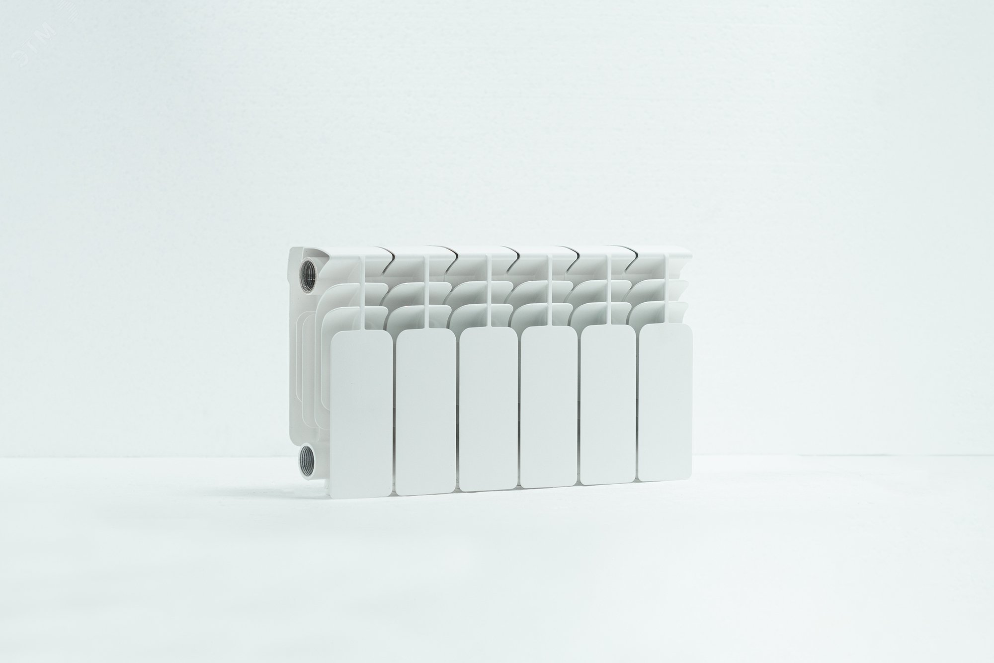 Изображение товара Алюминиевый секционный радиатор Корвет 200/100/6 боковое подключение 624Вт