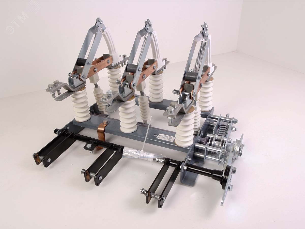 Изображение товара Выключатель нагрузки ВНА(Л)-10 630А 10кВ Россия стационарный ручной Вологодский ЭМЗ