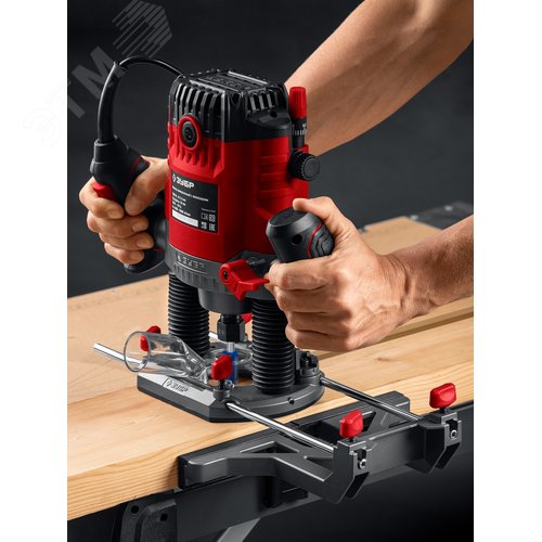 Фрезер универсальный 1900 Вт, 70 мм - фото 3