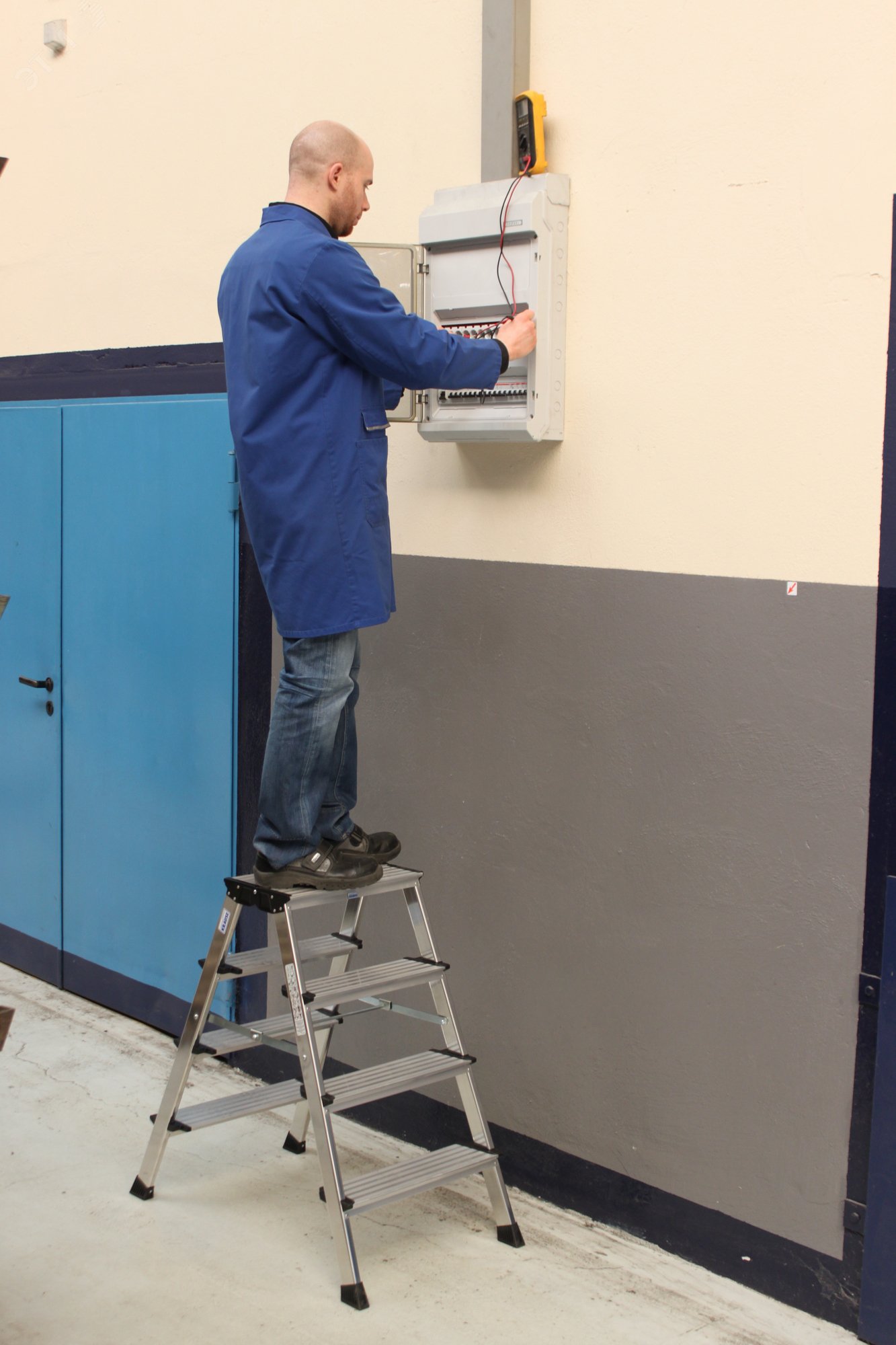 Krause monto treppo 2x4 ступ. Стремянка krause 2 ступени. Krause stabilo 126078. Krause monto treppo 2x4 ступ. Складная подставка krause treppo 2x3 ступени 126030.