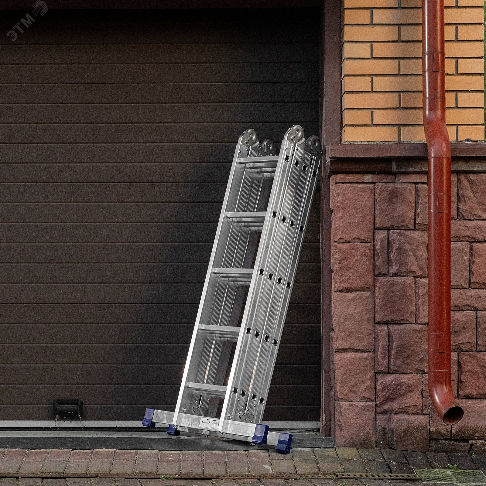 Изображение товара Алюминиевая шарнирная лестница Сибртех 4х5 97883 с多人 настройками