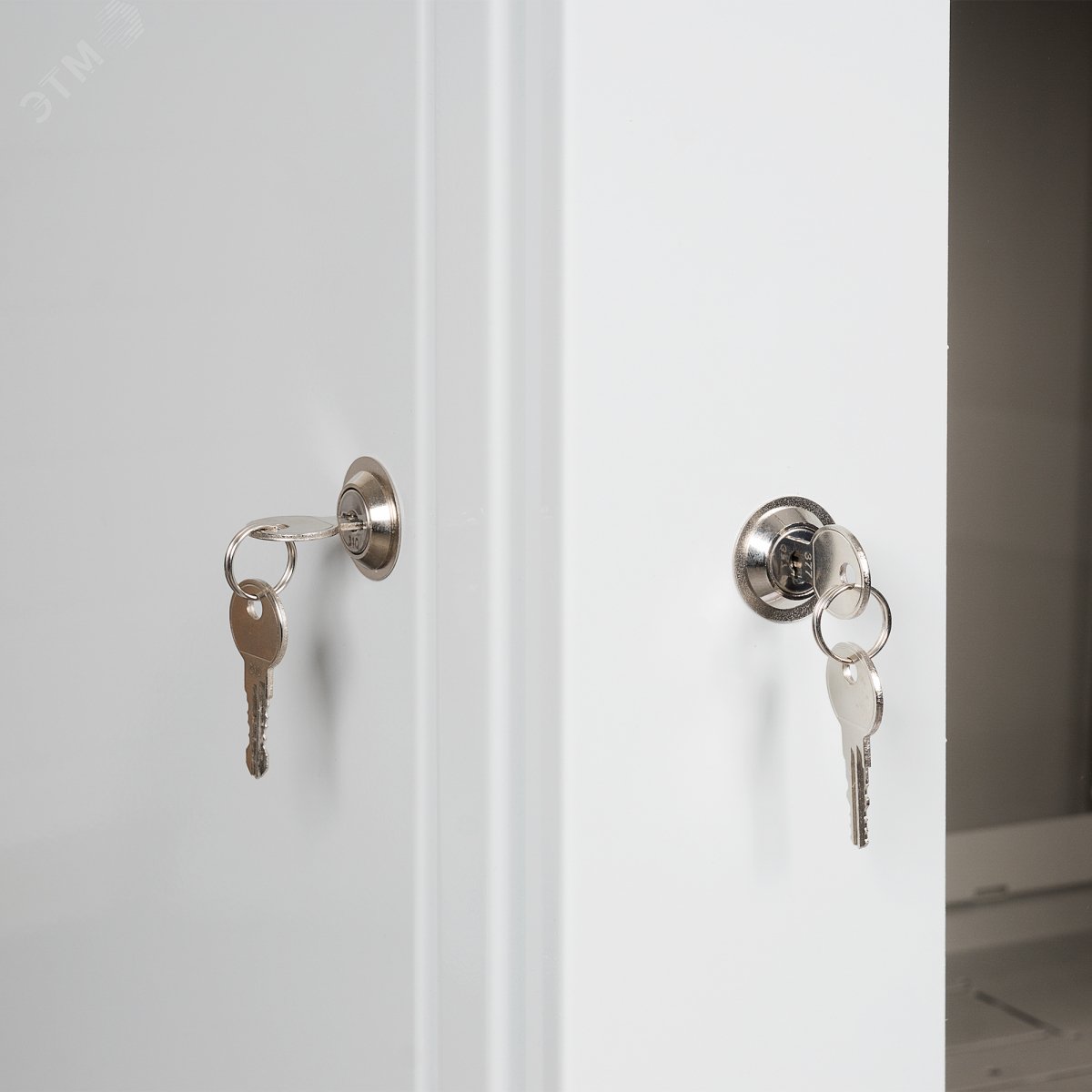 Изображение товара Шкаф настенный разборный 19`` 9U, стеклянная дверь, 600х600, серый (шт)