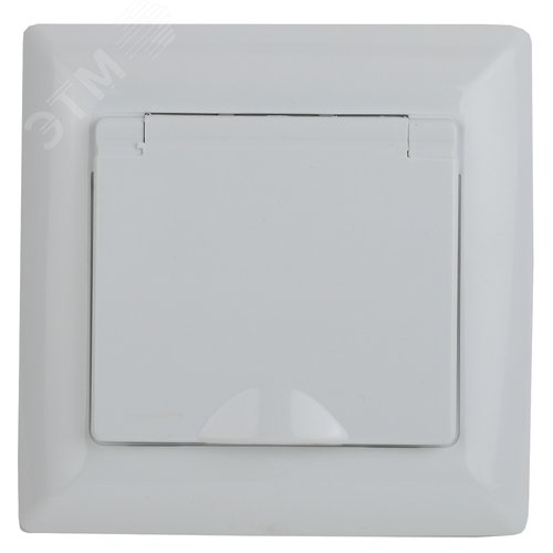 Изображение товара Розетка однофазная скрытого монтажа (моноблок, ) с заземлением со шторками белый с крышкой в многоместные рамки не устанавливается 16А 250В IP44 винтовые зажимы 4-209-01 Intro Solo (шт)