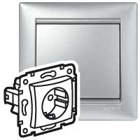 Розетка 1-местная с заземлением без защитных шторок 16А алюминий VALENA DIY