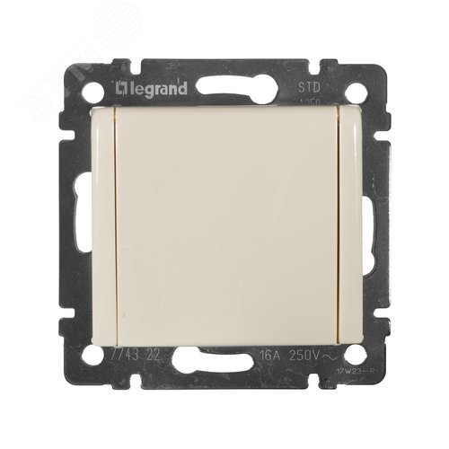 Розетка 1-местная с заземлением с защитными шторками и крышкой 16А IP20 слоновая кость VALENA - фото 2