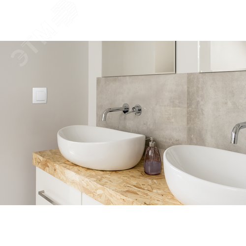 Розетка 1-местная с заземлением с защитными шторками и крышкой 16А IP44 белый ETIKA - фото 3