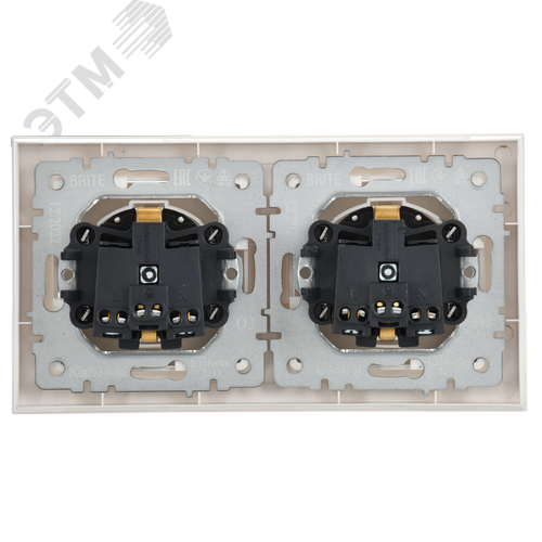 BRITE Комплект 1-местная с заземлением с защитными шторками и крышкой 16А IP44 2 штуки в сборе с двойной рамкой РСбш10-3-44-БрБ белый - фото 4