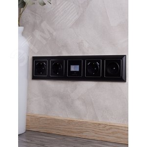 BRITE Рамка 5 постов РУ-5-Бр хром/черный IEK - фото 5