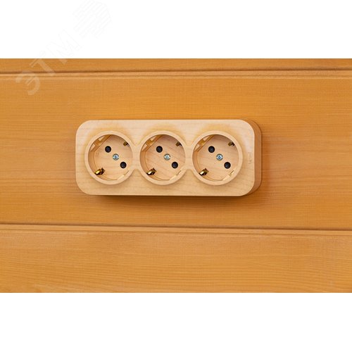 Розетка 3-местная для открытой установки с заземлением с защитными шторками с предварительным подключением 16А дерево QUTEO - фото 2