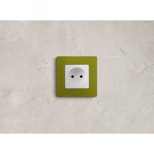 Розетка 1-местная без заземления с защитными шторками 16А белый ETIKA - фото 3