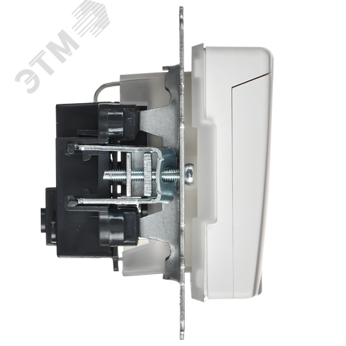 BRITE Розетка 1-местная с заземлением с защитными шторками и крышкой 16А IP44 РСбш10-3-44-БрАБ арктический белый IEK - фото 2