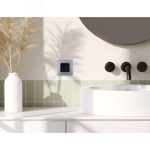 Розетка 1-местная с заземлением с защитными шторками и крышкой 16А IP44 алюминий ETIKA - фото 4