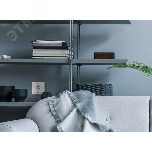 Розетка 1-местная с заземлением без защитных шторок 16А белый VALENA - фото 5