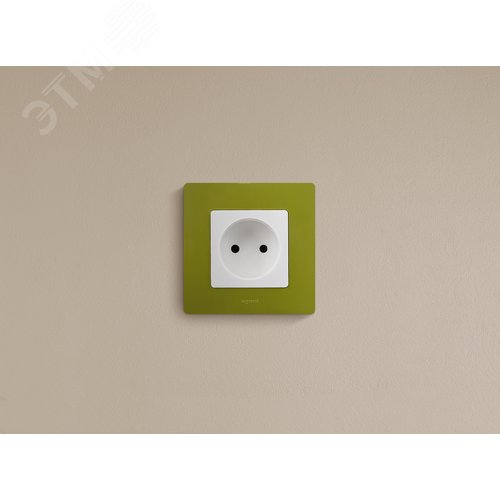 Розетка 1-местная без заземления без защитных шторок 16А белый ETIKA - фото 3