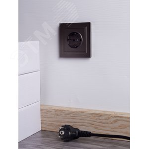 BRITE Розетка 1 пост с заземлением с защитными шторками 16А в сборе РСР14-1-0-БрТБ темная бронза IEK - фото 6