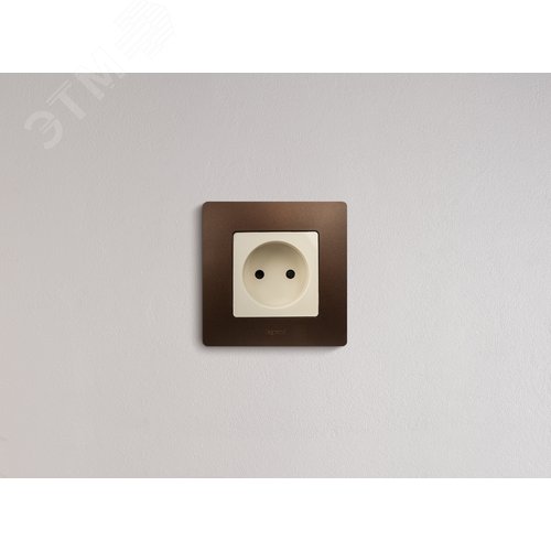 Розетка 1-местная без заземления с защитными шторками 16А слоновая кость ETIKA - фото 3