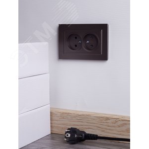 BRITE Розетка 2-местная без заземления с защитными шторками 10А в сборе РСш12-2-БрТБ темная бронза IEK - фото 6