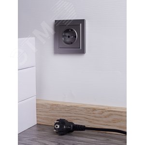 BRITE Розетка 1 пост с заземлением с защитными шторками 16А в сборе РСР14-1-0-БрС сталь IEK - фото 6