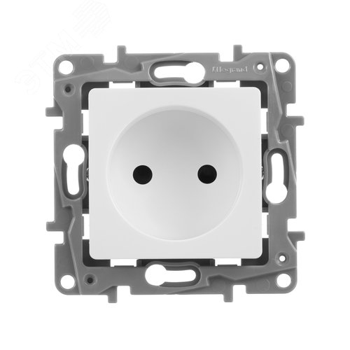 Розетка 1-местная без заземления с защитными шторками 16А белый ETIKA - фото 5
