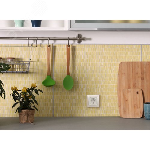 Розетка 1-местная с заземлением с защитными шторками и крышкой 16А IP44 белый VALENA - фото 10