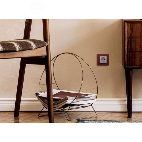 Розетка 1-местная с заземлением с защитными шторками 16А белый ETIKA - фото 5