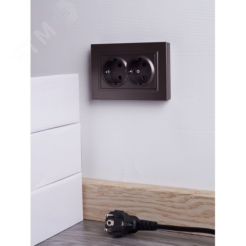 BRITE Розетка двойная с заземлением с защитными шторками 16А в сборе РСш12-3-БрТБ темная бронза - фото 6