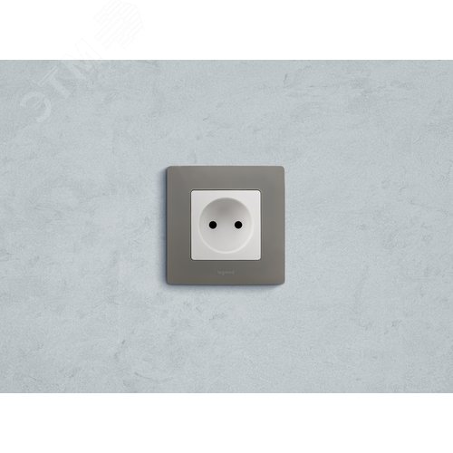 Розетка 1-местная без заземления с защитными шторками 16А белый ETIKA - фото 7