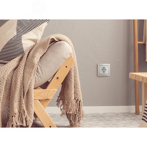 Розетка 1-местная с заземлением без защитных шторок 16А белый VALENA - фото 6