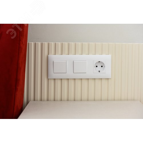 SKANDY Розетка с заземлением с защитными шторками 16А SK-R04W арктический белый IEK - фото 2