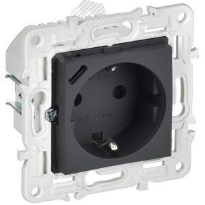 Изображение товара SKANDY Розетка с заземлением с защитными шторками 16А с USB C 18Вт SK-R17G графит IEK (шт)