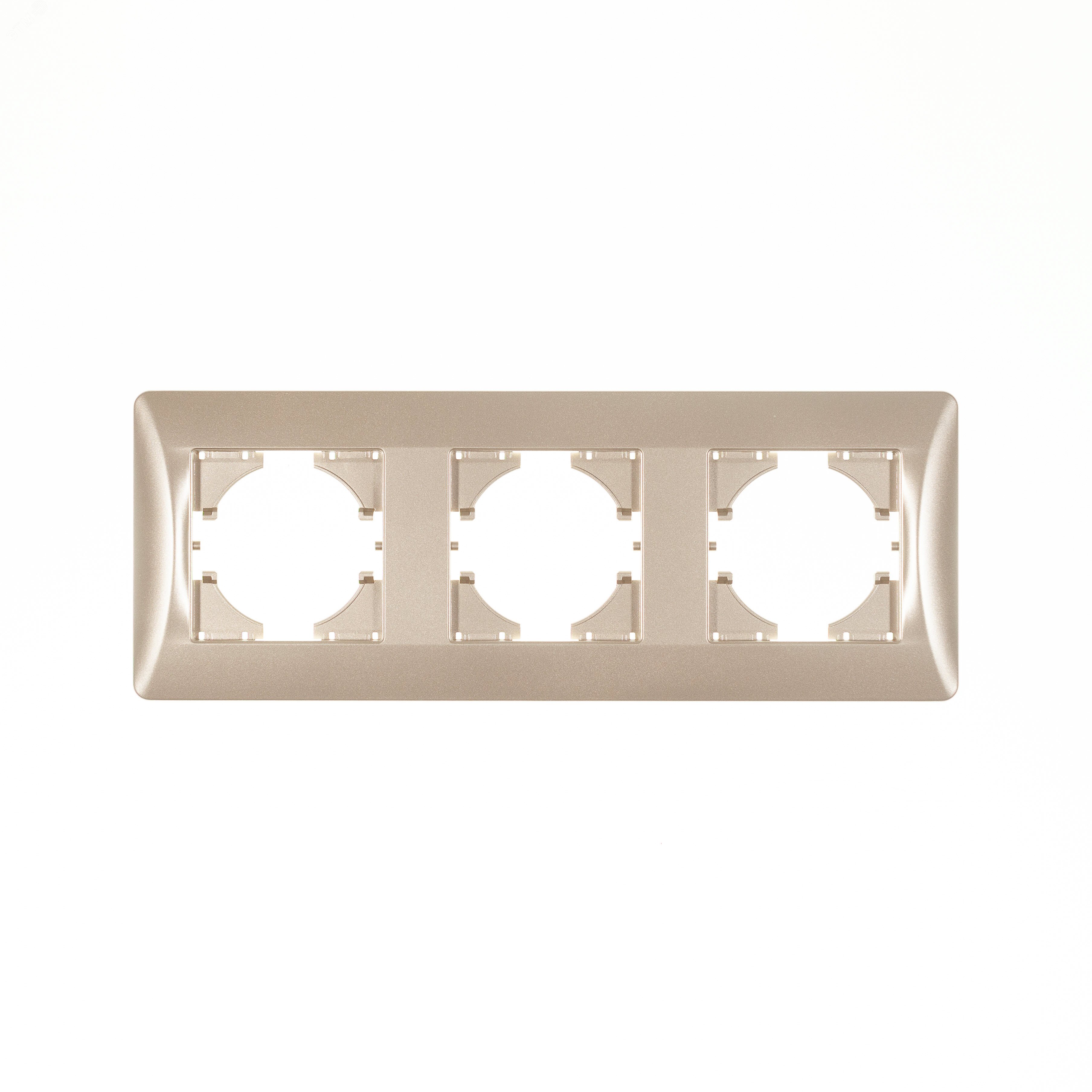 Изображение товара 3-постовая рамка Ugra из ABS-пластика цвет шампань