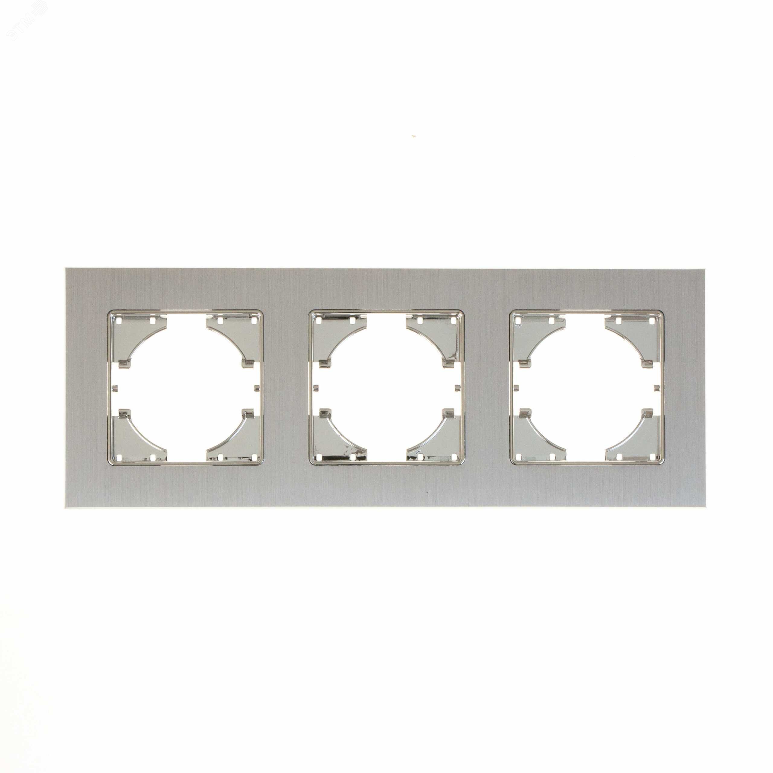 Изображение товара Рамка 3-местная Ugra из алюминия, серебристая