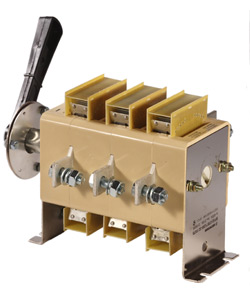 Выключатель-разъединитель ВР32-37 В 71250-32 УХЛ3, 400А, съёмная боковая смещённая рукоятка, 3-х полюсный на два направления, с дугогасительными камерами, IP32