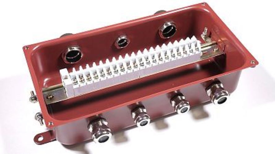 Коробка клеммная У614А УХЛ1,5 IP65 без отверстий ГОФРОМАТИК