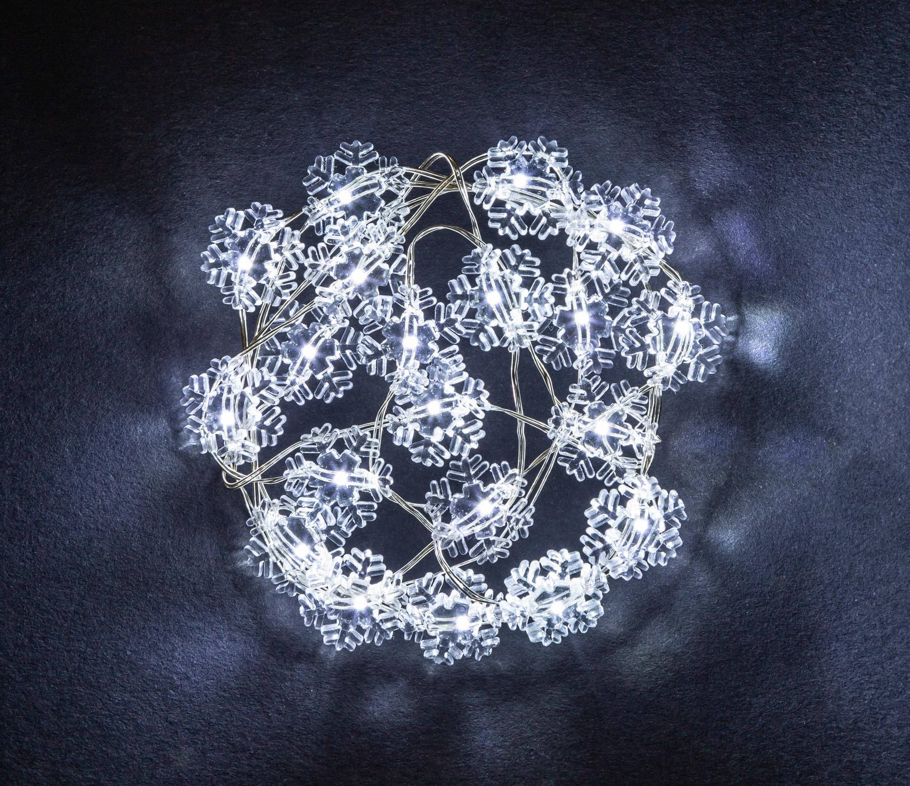 Гирлянда светодиодная новогодняя NGF-DM001-20СW-2AA белые снежинки