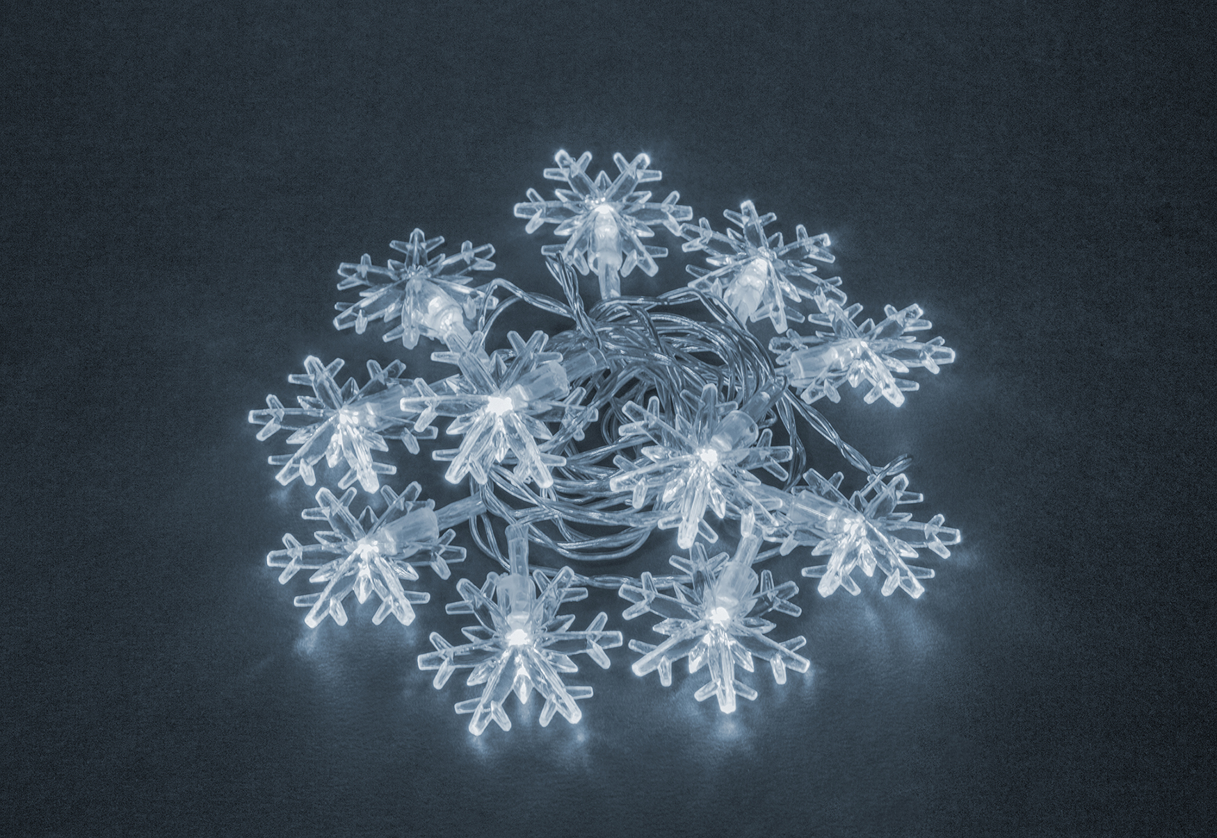 Гирлянда светодиодная новогодняя NGF-D042-01 нить-снежинки CW 1.3 м IP20